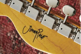 Na opatrzonej z tyłu sygnaturą główce przykręcono klucze Pure Vintage ‘Fender Deluxe’.