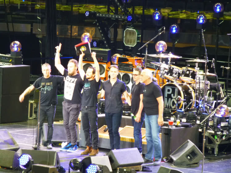 Pearl Jam przekłada europejską trasę. Co z koncertem w Polsce?