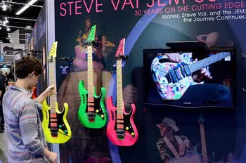 NAMM 2017: Ibanez prezentuje modele JEM 30th Anniversary