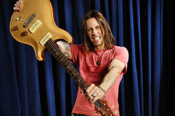 Myles Kennedy o Slashu i Tremontim