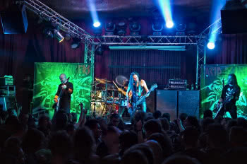 Acid Drinkers płaci 25 centów za riff