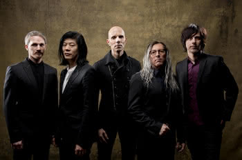 Zobacz teledysk A Perfect Circle „Talk Talk"