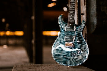 PRS prezentuje model Custom 24-08