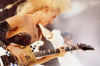 Jennifer Batten na Gitarowym Rekordzie Guinnessa