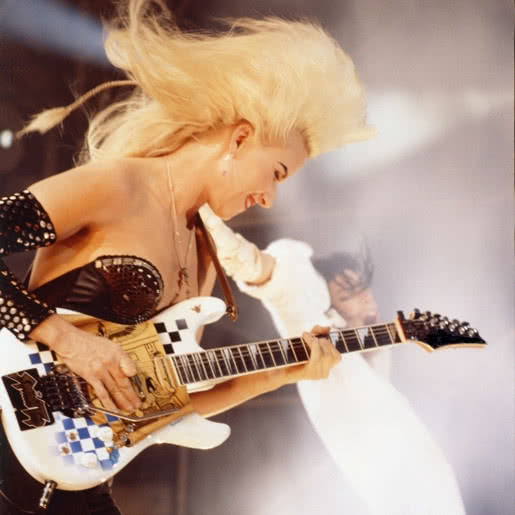 Jennifer Batten na Gitarowym Rekordzie Guinnessa