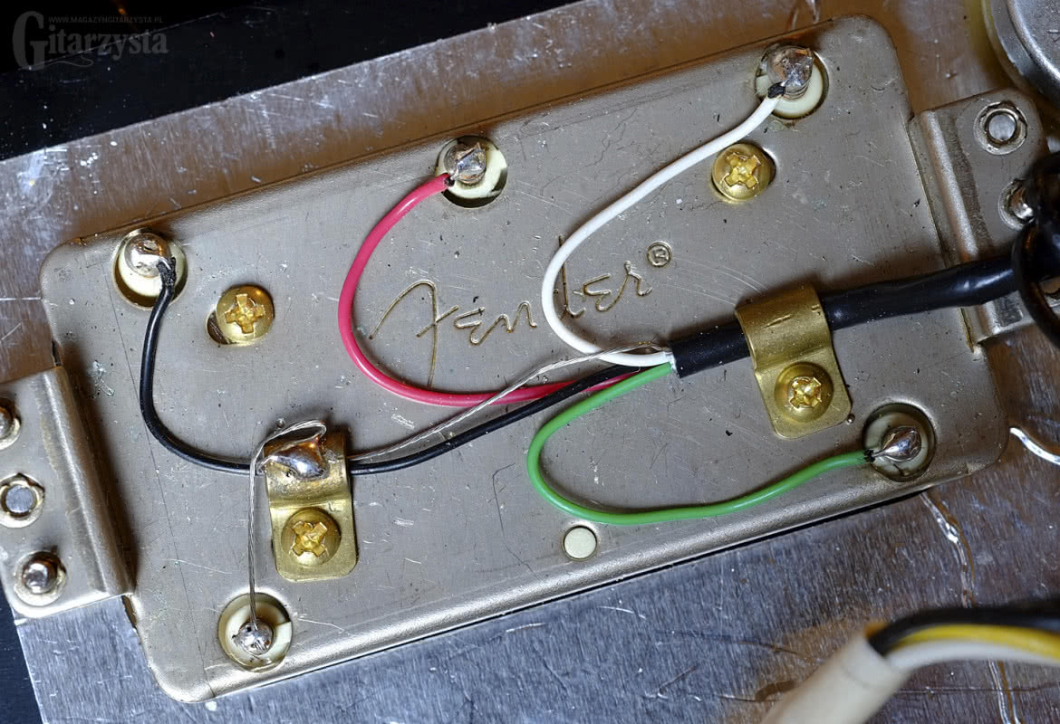 Tył humbuckera Fender Double Tap odsłania tajemnice konstrukcyjne.