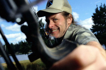 Ted Nugent sygnuje amunicję