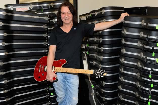Eddie Van Halen przekazuje gitary szkołom