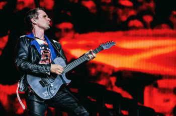 Matt Bellamy kupuje Manson Guitar Works