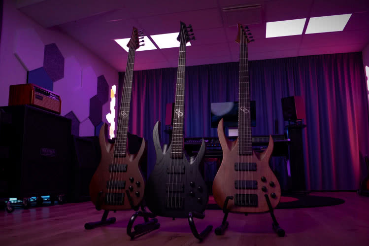 Solar Guitars prezentuje pierwsze basy