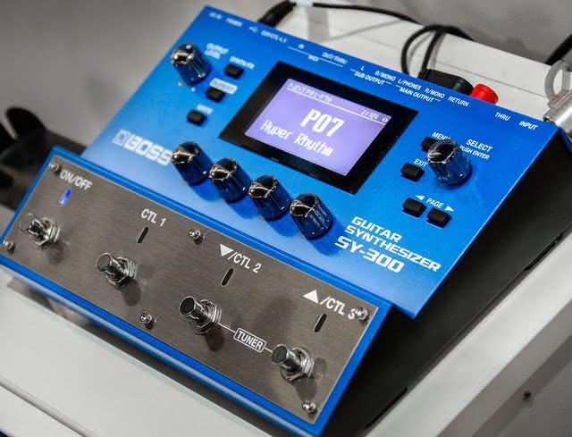 BOSS SY-300 Guitar Synthesizer 