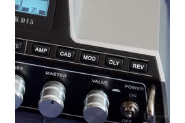 Przyciski AMP, CAB, MOD, DLY i REV zapewniają szybki dostęp do poszczególnych sekcji.