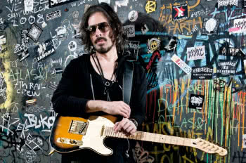 Richie Kotzen prezentuje nowy singiel "Venom"